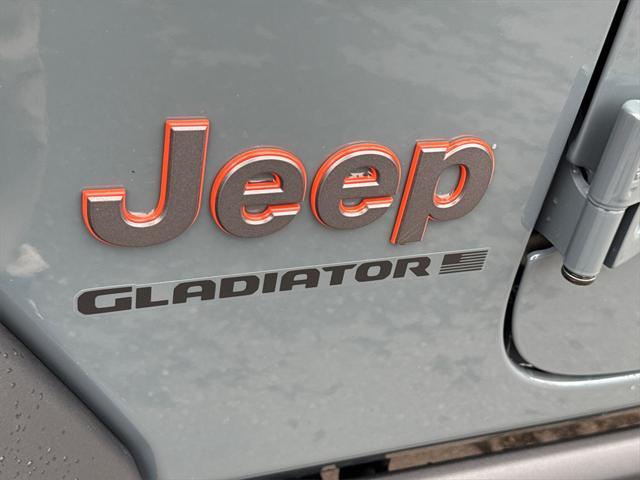 new 2025 Jeep Gladiator car, priced at $51,675