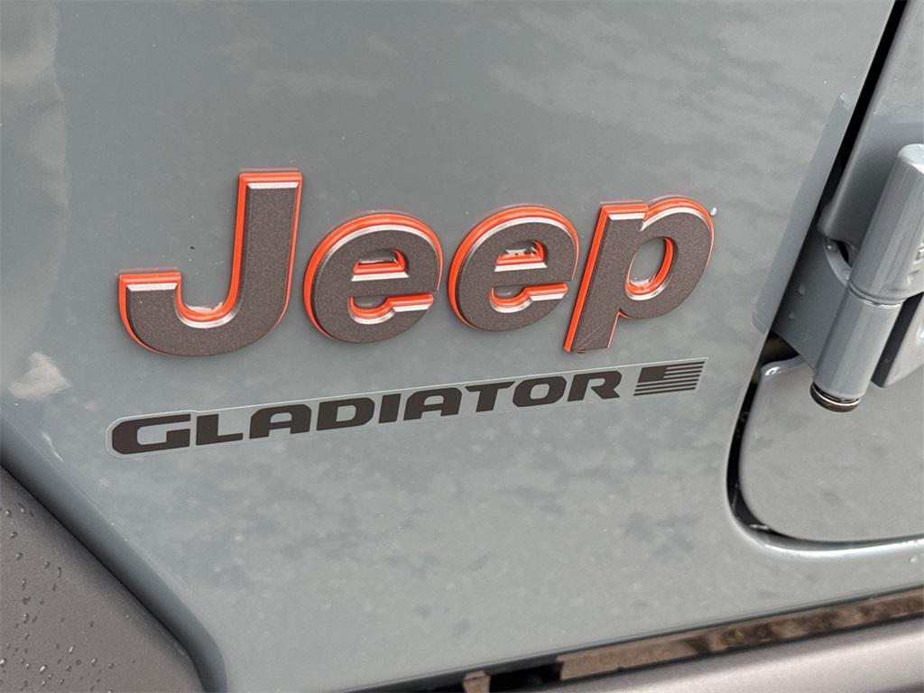 new 2025 Jeep Gladiator car, priced at $55,425