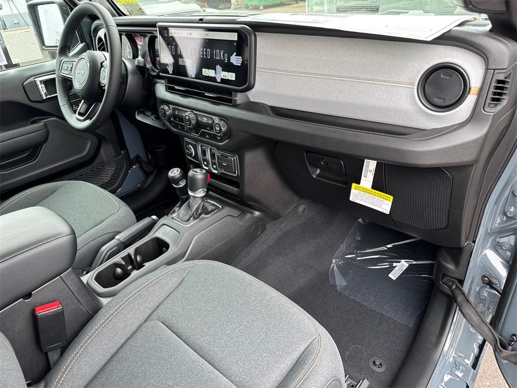 new 2025 Jeep Wrangler car, priced at $40,925