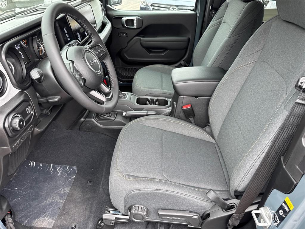 new 2025 Jeep Wrangler car, priced at $40,925