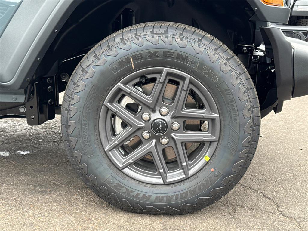 new 2025 Jeep Wrangler car, priced at $40,925