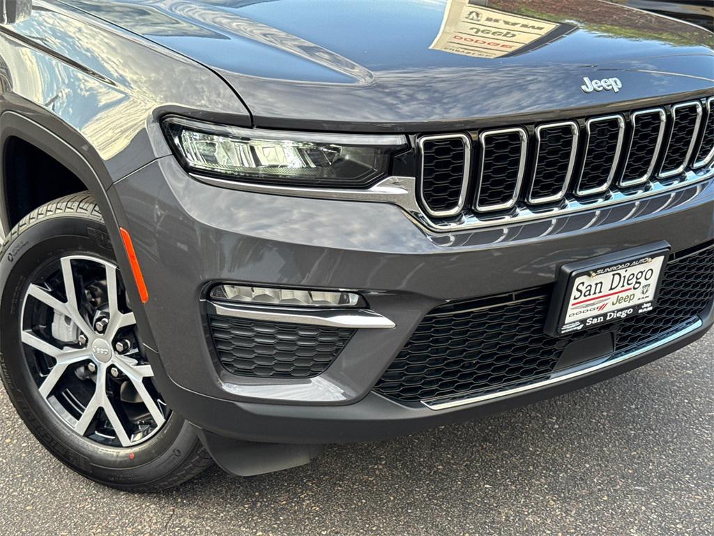 new 2025 Jeep Grand Cherokee car, priced at $48,975