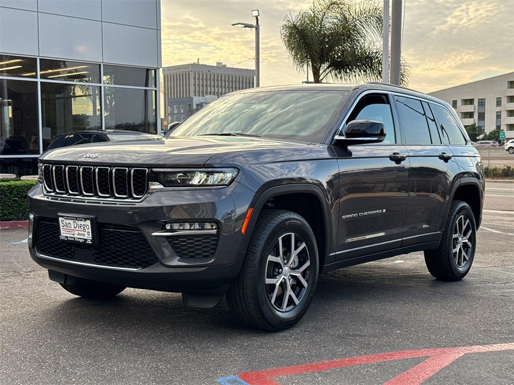 new 2025 Jeep Grand Cherokee car, priced at $48,975