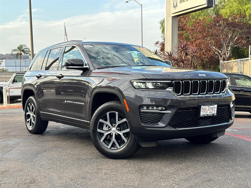new 2025 Jeep Grand Cherokee car, priced at $48,975