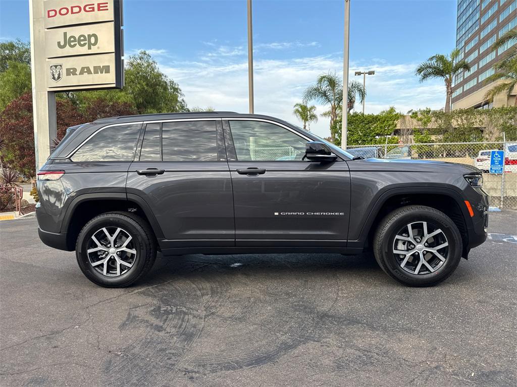 new 2025 Jeep Grand Cherokee car, priced at $48,975
