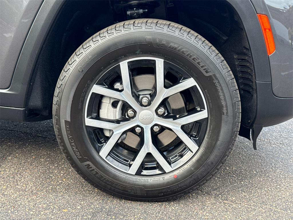 new 2025 Jeep Grand Cherokee car, priced at $48,975