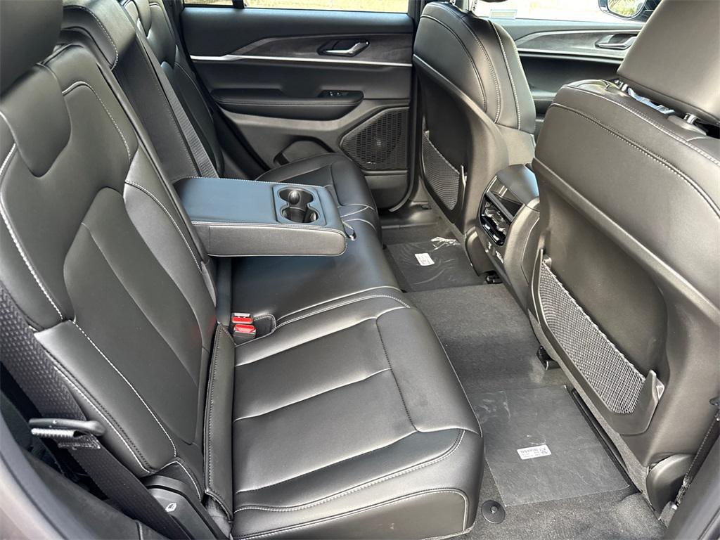 new 2025 Jeep Grand Cherokee car, priced at $48,975
