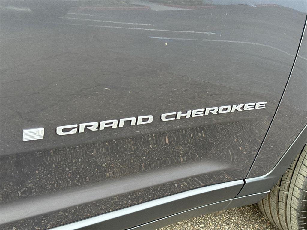 new 2025 Jeep Grand Cherokee car, priced at $48,975