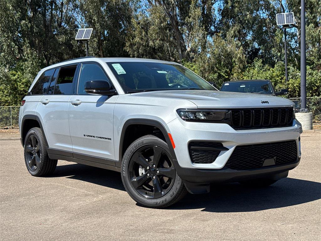 new 2025 Jeep Grand Cherokee car, priced at $44,175