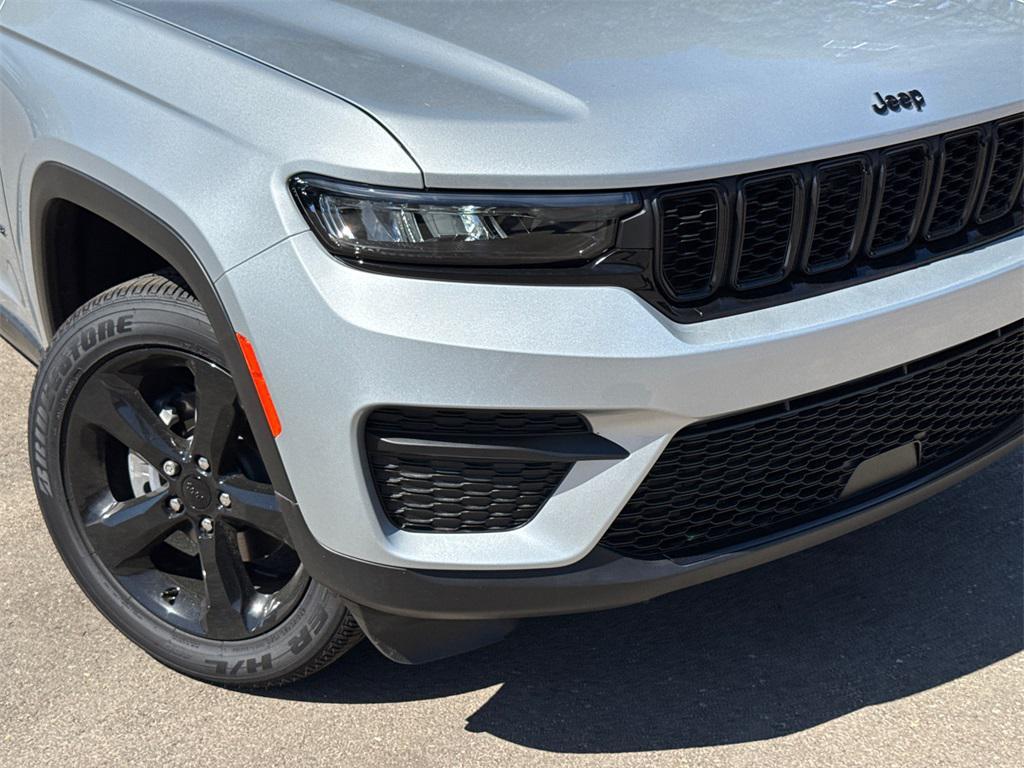 new 2025 Jeep Grand Cherokee car, priced at $44,175