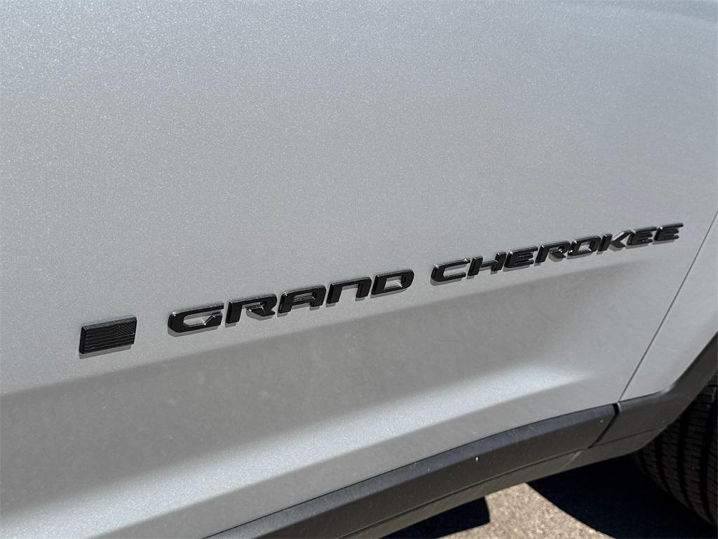 new 2025 Jeep Grand Cherokee car, priced at $44,175