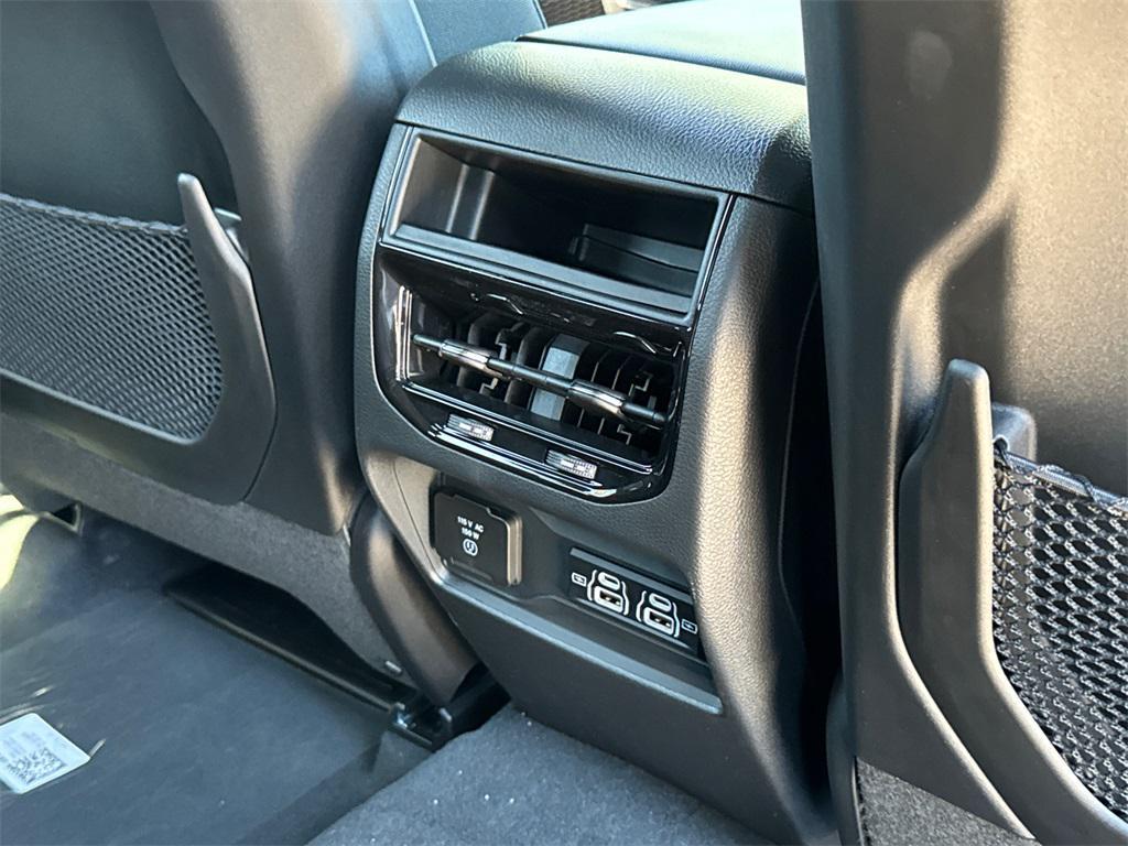 new 2025 Jeep Grand Cherokee car, priced at $44,175