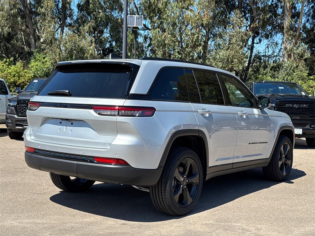 new 2025 Jeep Grand Cherokee car, priced at $44,175