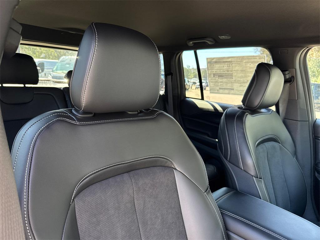 new 2025 Jeep Grand Cherokee car, priced at $44,175