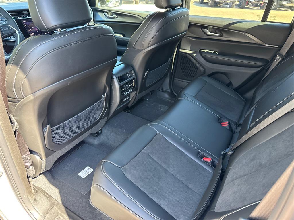new 2025 Jeep Grand Cherokee car, priced at $44,175