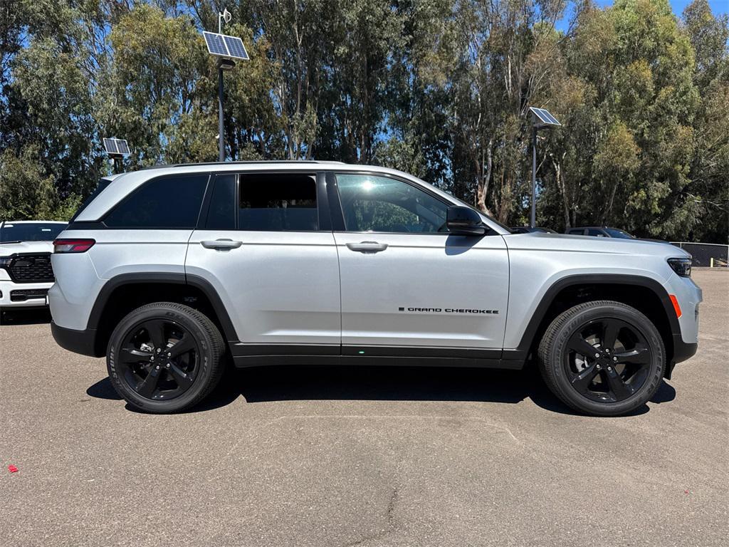 new 2025 Jeep Grand Cherokee car, priced at $44,175