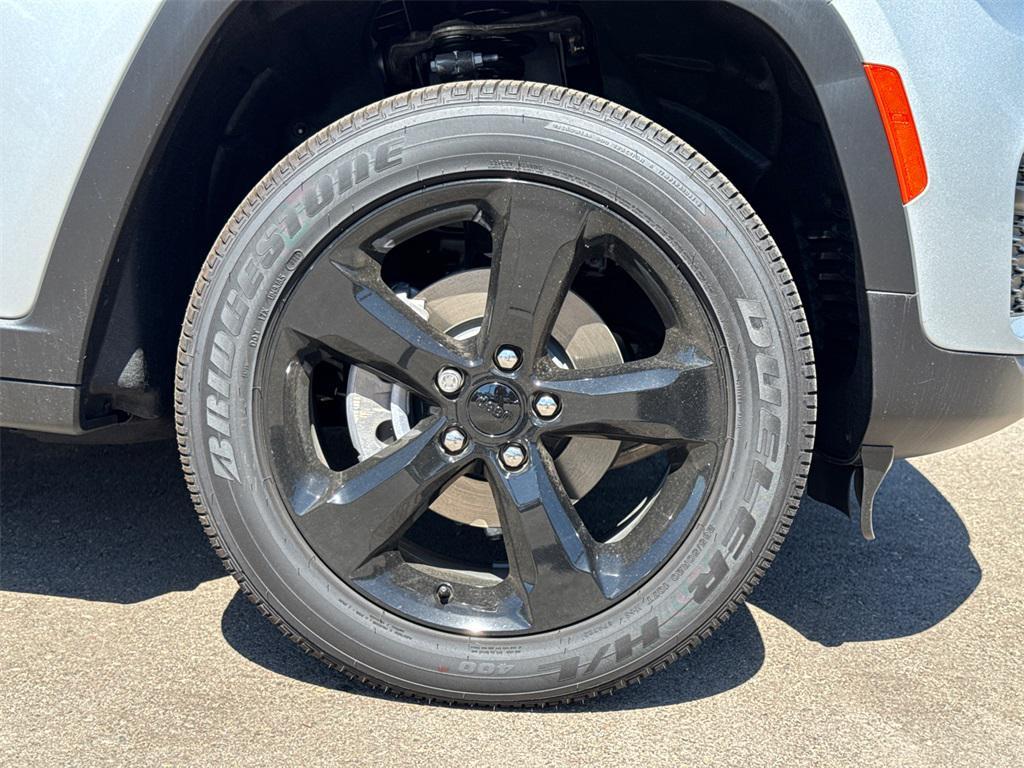 new 2025 Jeep Grand Cherokee car, priced at $44,175