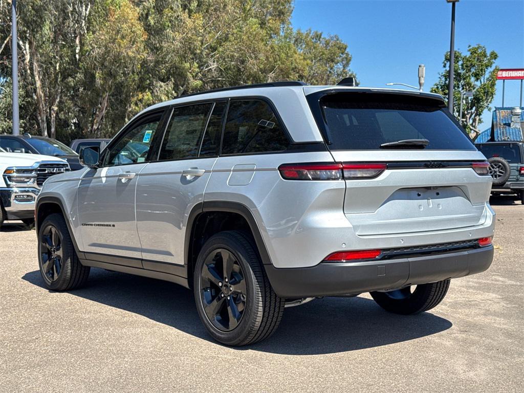 new 2025 Jeep Grand Cherokee car, priced at $44,175
