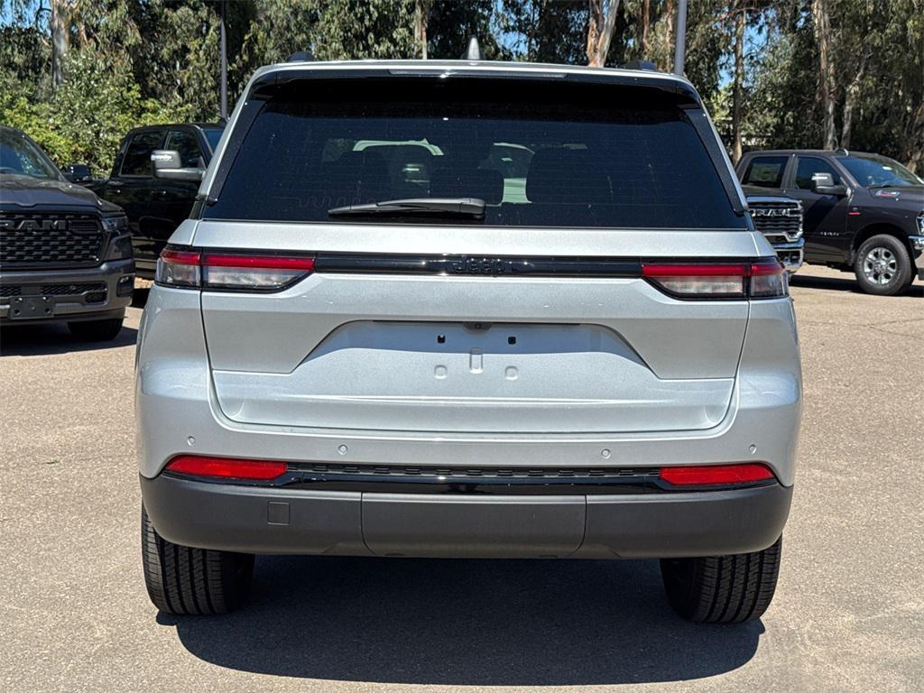 new 2025 Jeep Grand Cherokee car, priced at $44,175