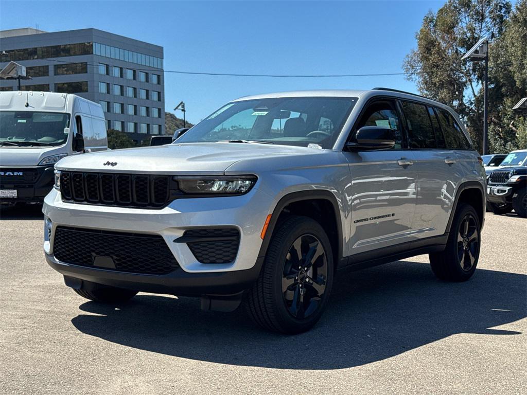 new 2025 Jeep Grand Cherokee car, priced at $44,175