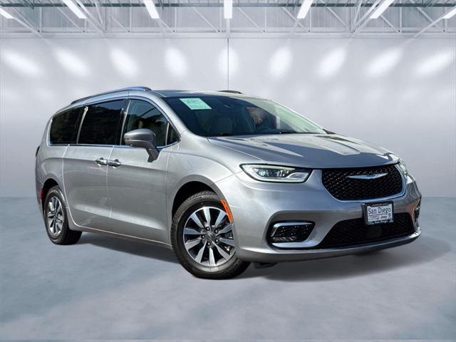 used 2021 Chrysler Pacifica Hybrid car, priced at $25,888