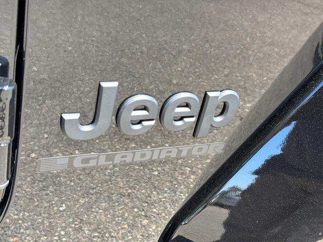new 2025 Jeep Gladiator car, priced at $41,425