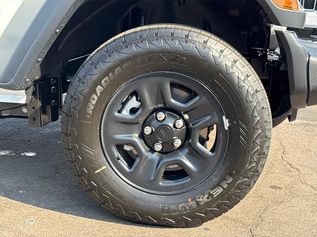 new 2025 Jeep Wrangler car, priced at $37,925