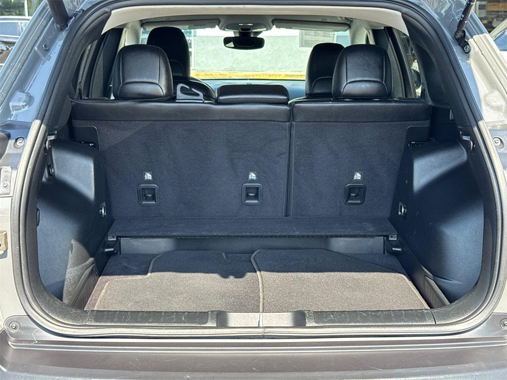 used 2023 Jeep Cherokee car, priced at $22,633