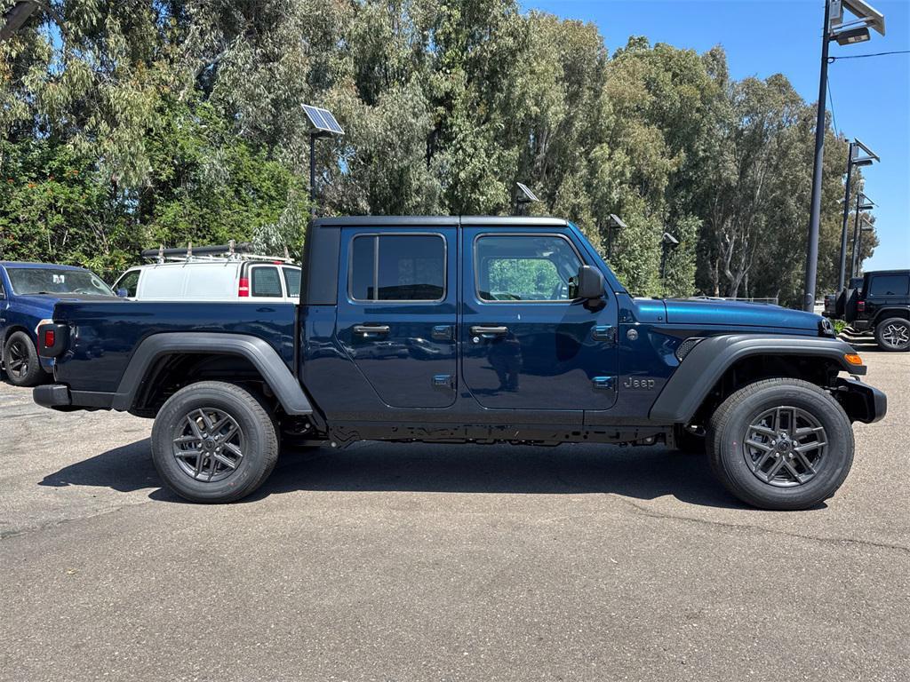 new 2025 Jeep Gladiator car, priced at $43,675