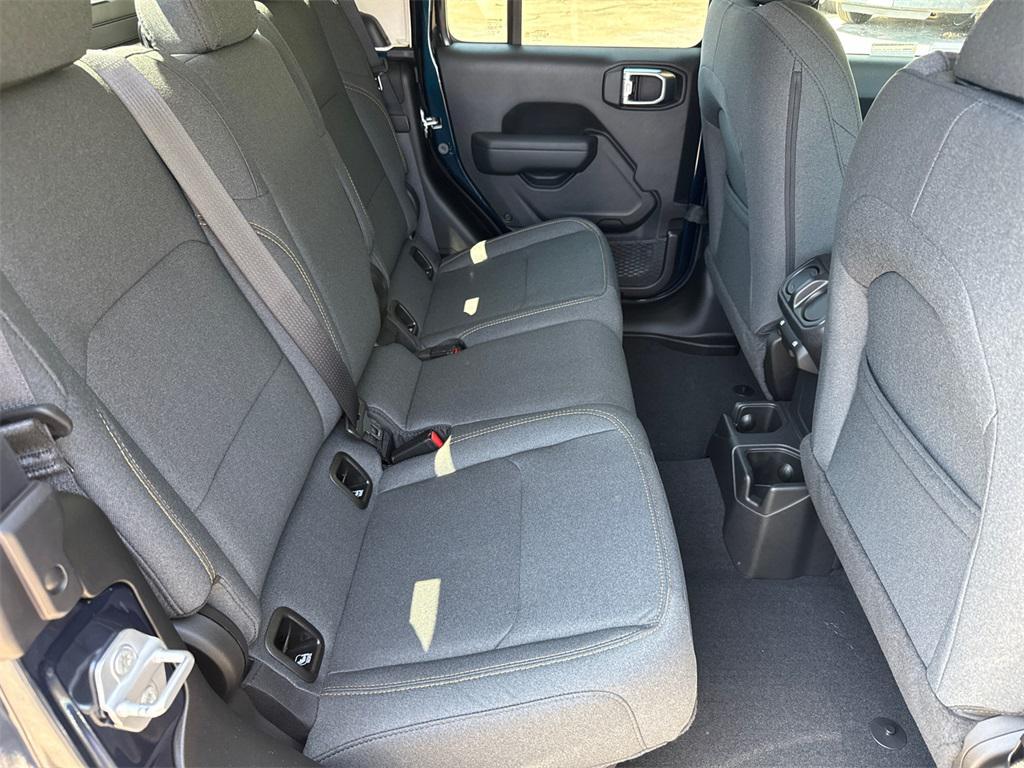 new 2025 Jeep Gladiator car, priced at $43,675