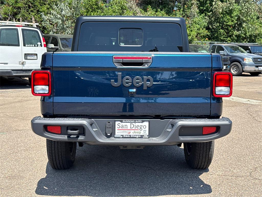 new 2025 Jeep Gladiator car, priced at $43,675