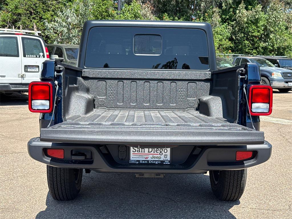 new 2025 Jeep Gladiator car, priced at $43,675