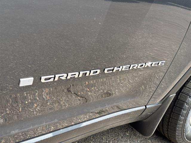 new 2025 Jeep Grand Cherokee car, priced at $35,925