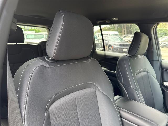 new 2025 Jeep Grand Cherokee car, priced at $35,925