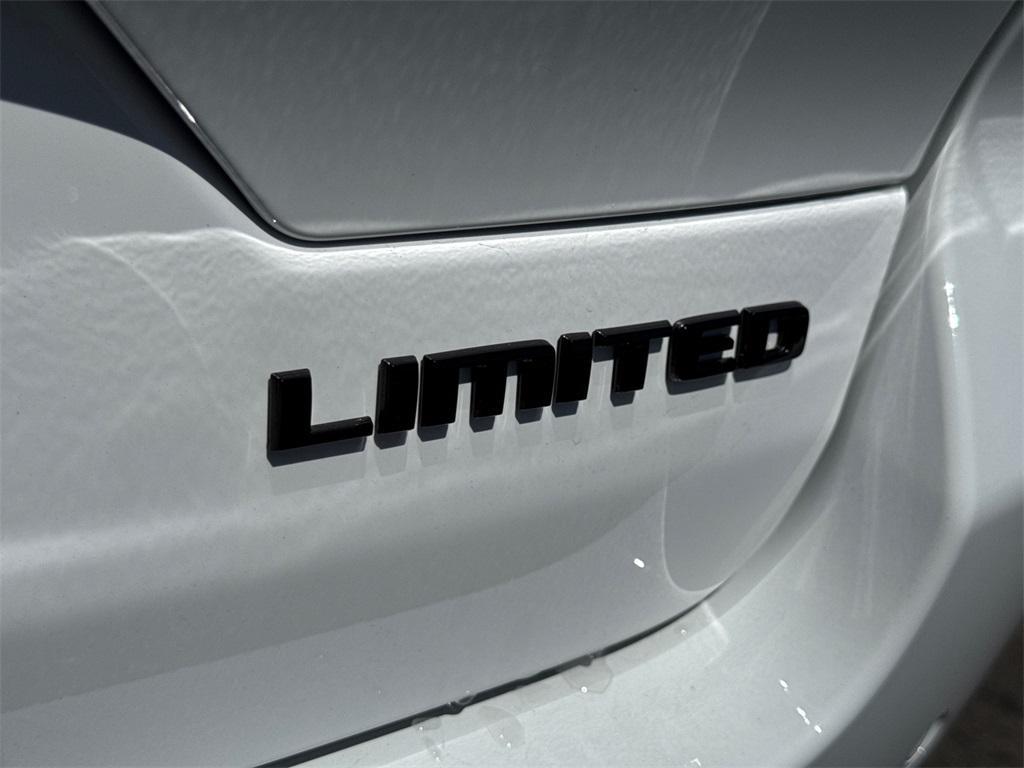 new 2025 Jeep Grand Cherokee car, priced at $43,925