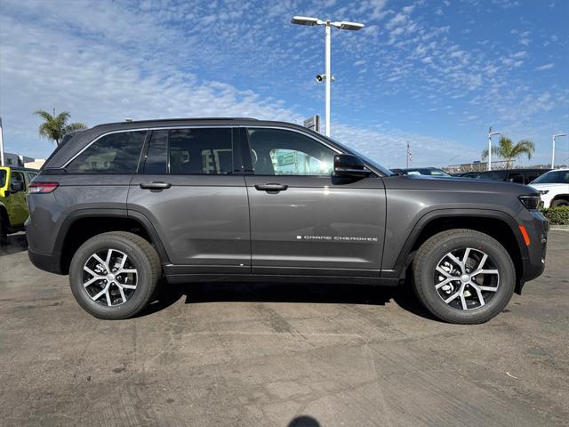 new 2025 Jeep Grand Cherokee car, priced at $41,925