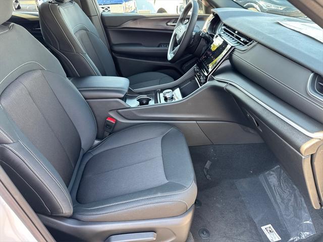 new 2025 Jeep Grand Cherokee car, priced at $35,925