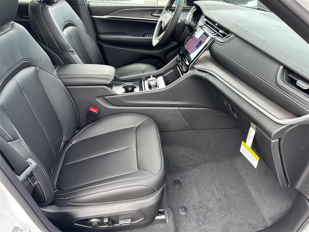 new 2025 Jeep Grand Cherokee car, priced at $44,925