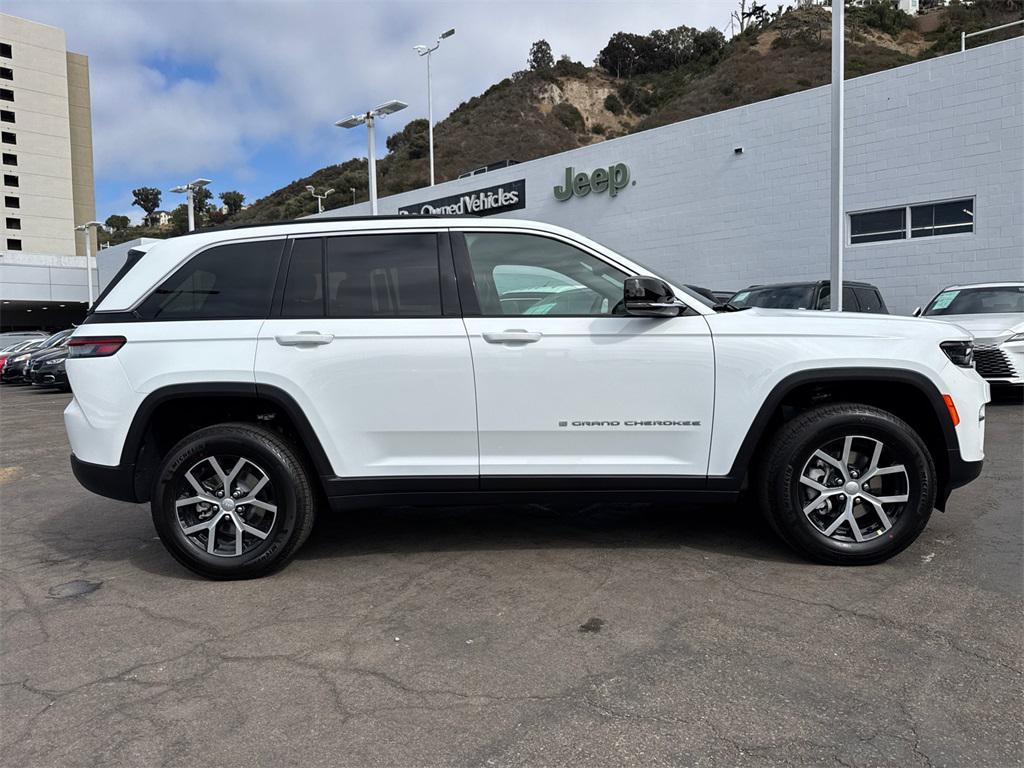 new 2025 Jeep Grand Cherokee car, priced at $44,925