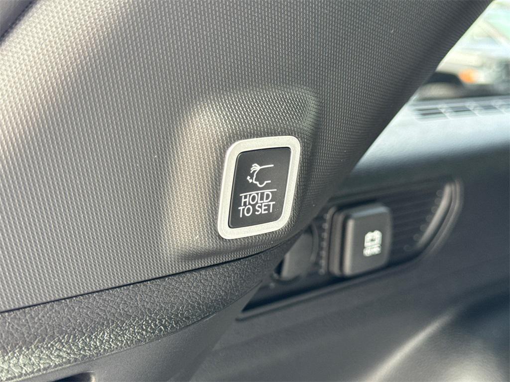 new 2025 Jeep Grand Cherokee car, priced at $44,925