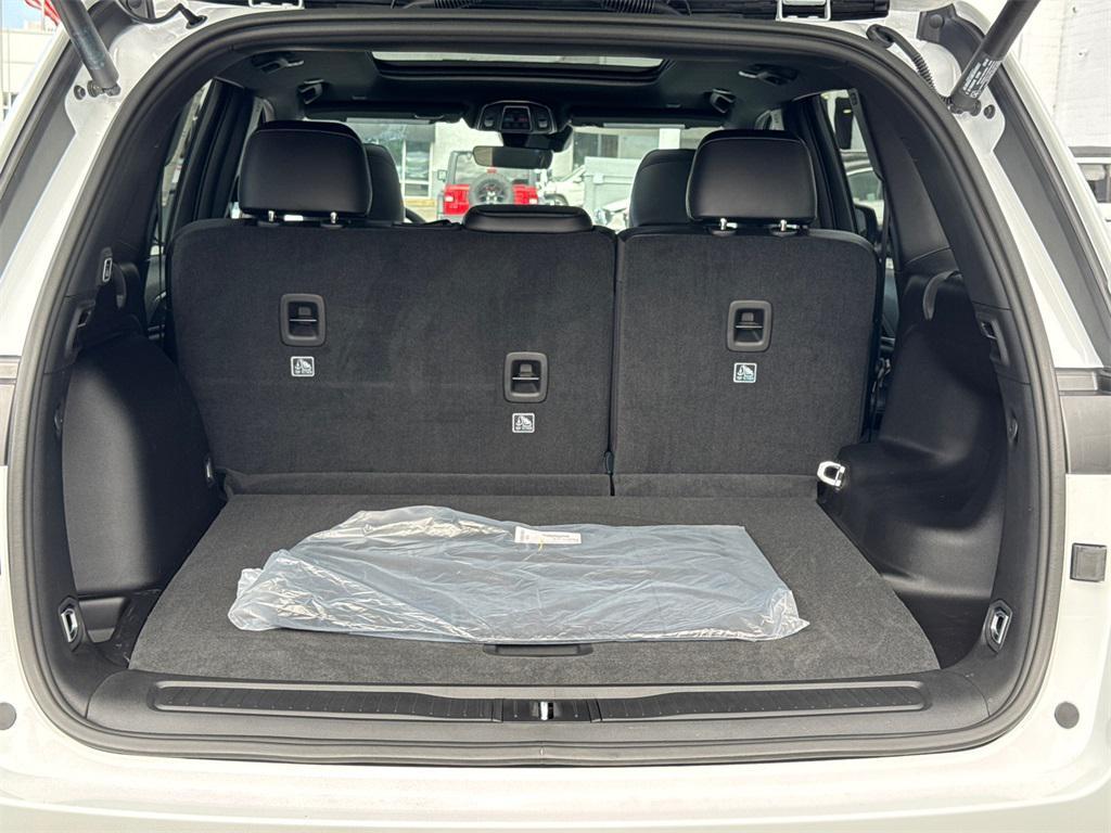 new 2025 Jeep Grand Cherokee car, priced at $44,925