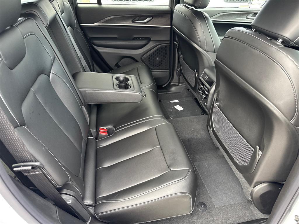 new 2025 Jeep Grand Cherokee car, priced at $44,925