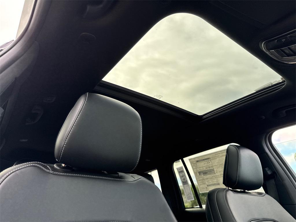 new 2025 Jeep Grand Cherokee car, priced at $44,925