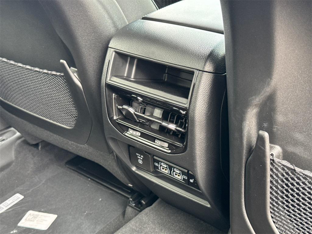 new 2025 Jeep Grand Cherokee car, priced at $44,925