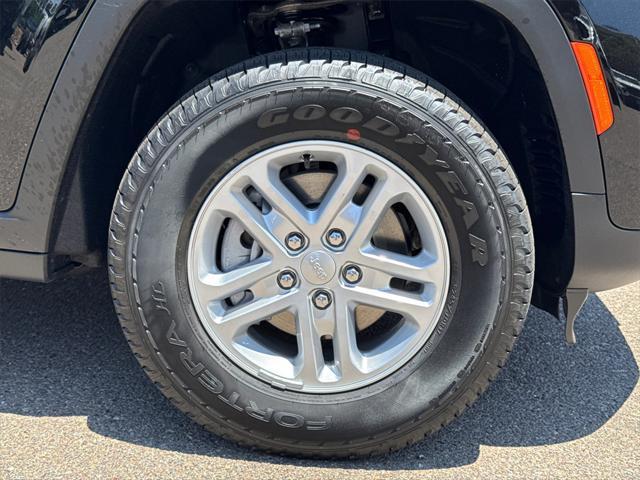new 2025 Jeep Grand Cherokee car, priced at $34,925