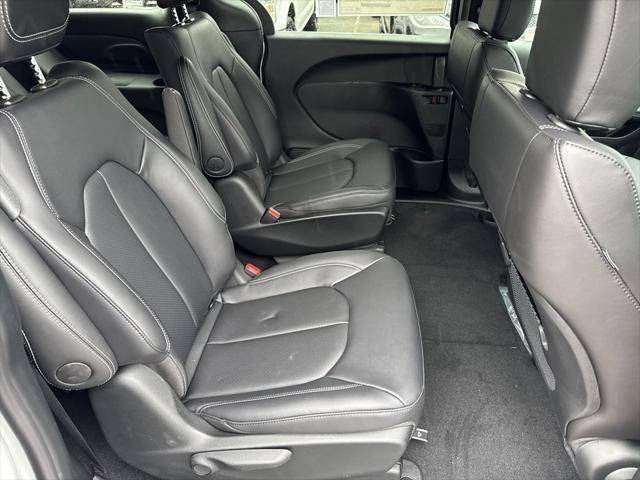 new 2025 Chrysler Pacifica Hybrid car, priced at $40,825