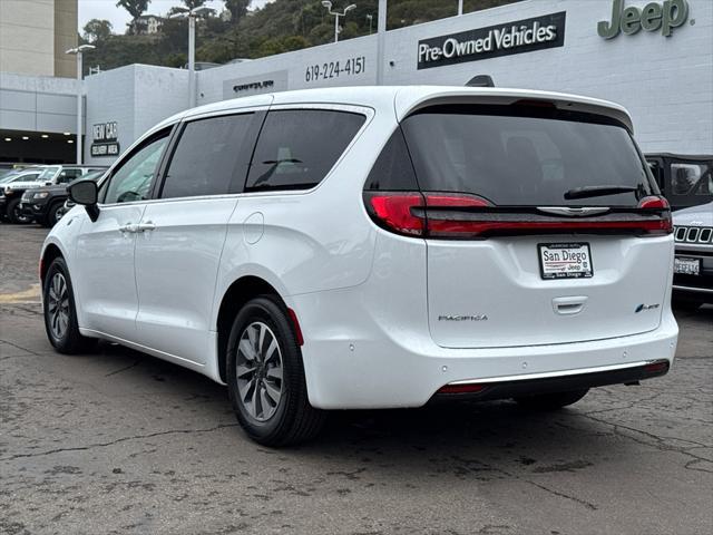 new 2025 Chrysler Pacifica Hybrid car, priced at $40,825