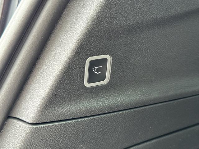 new 2025 Chrysler Pacifica Hybrid car, priced at $40,825