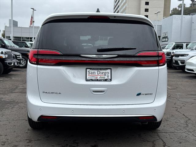 new 2025 Chrysler Pacifica Hybrid car, priced at $40,825