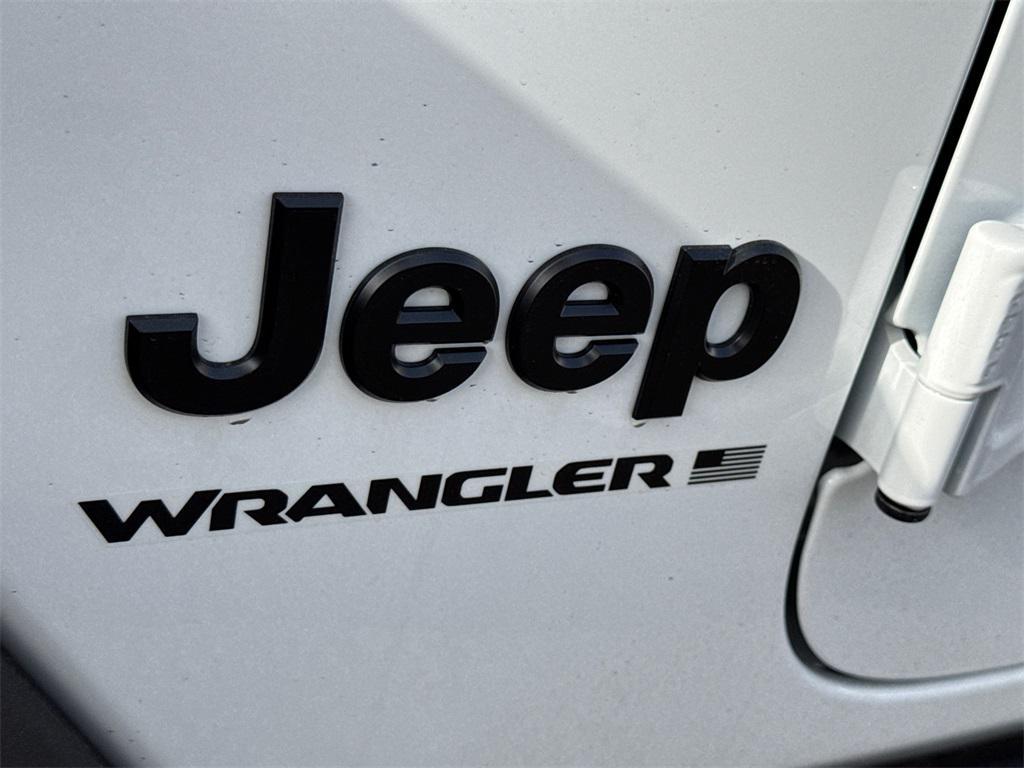 new 2025 Jeep Wrangler car, priced at $39,925